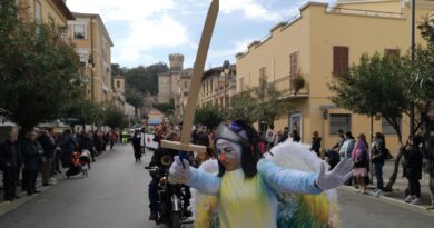 Baraonda 2023, il gran finale: domani il corteo con la sfilata Baraonda 2023, il gran finale: domani il corteo con la sfilata